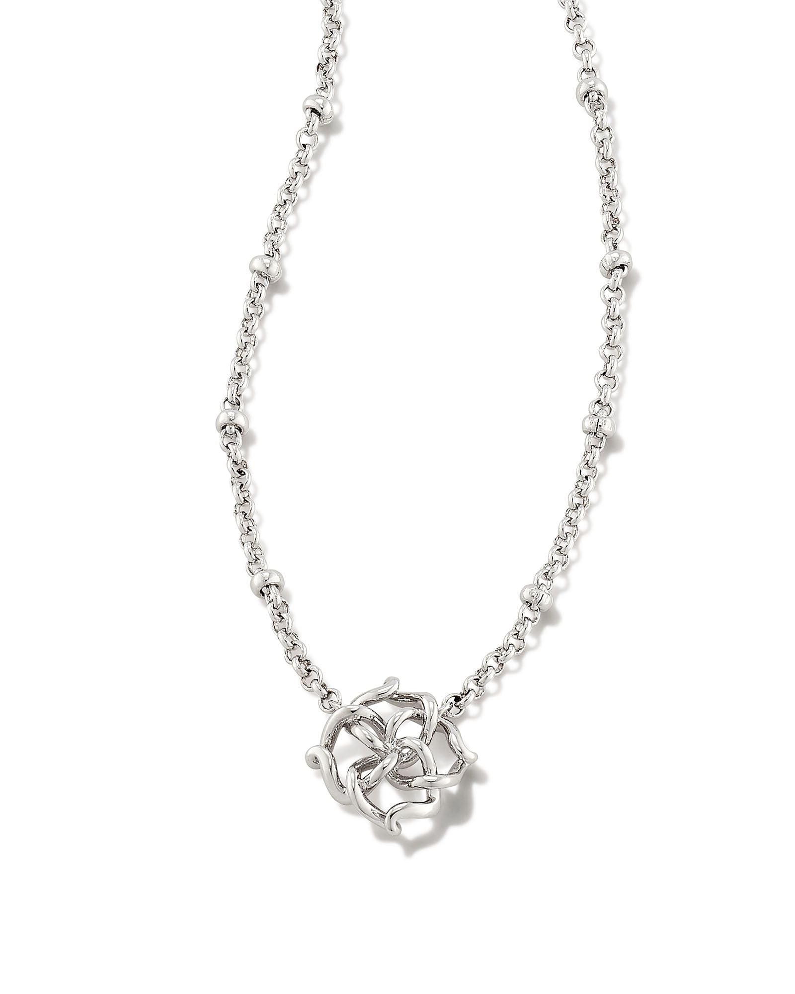 Kelly Short Pendant Necklace in Silver